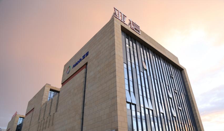 何小鹏未来小鹏汽车要做第一,小鹏汽车何小鹏投资多少