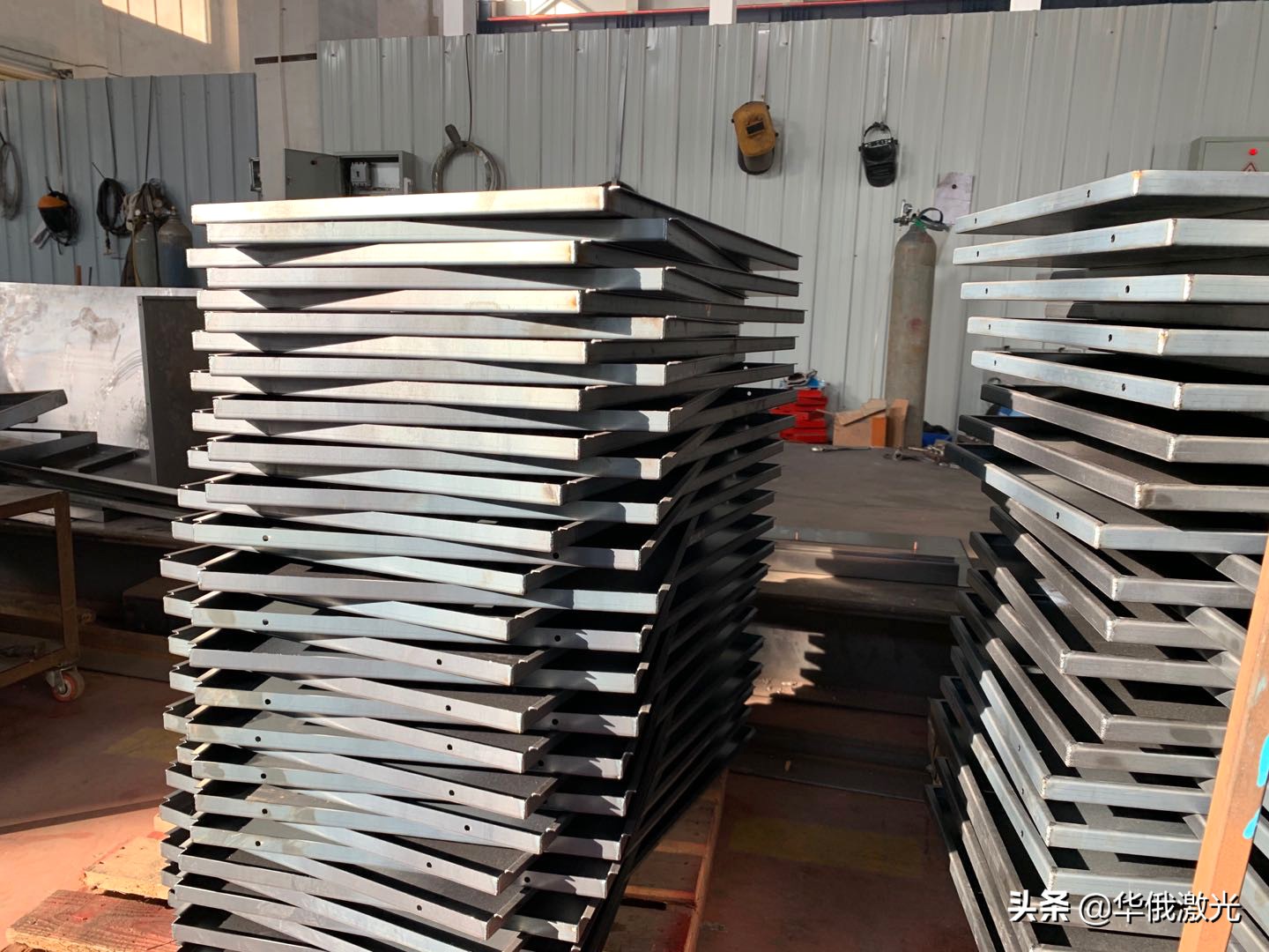 激光切割机2万和一万二差距在哪,6000w激光切割机的几大优劣特点