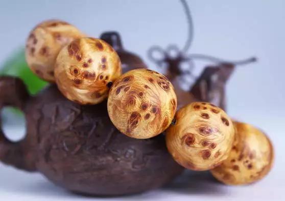 如何挑选适合自己的木质手串,哪种木质手串最有香味且便宜