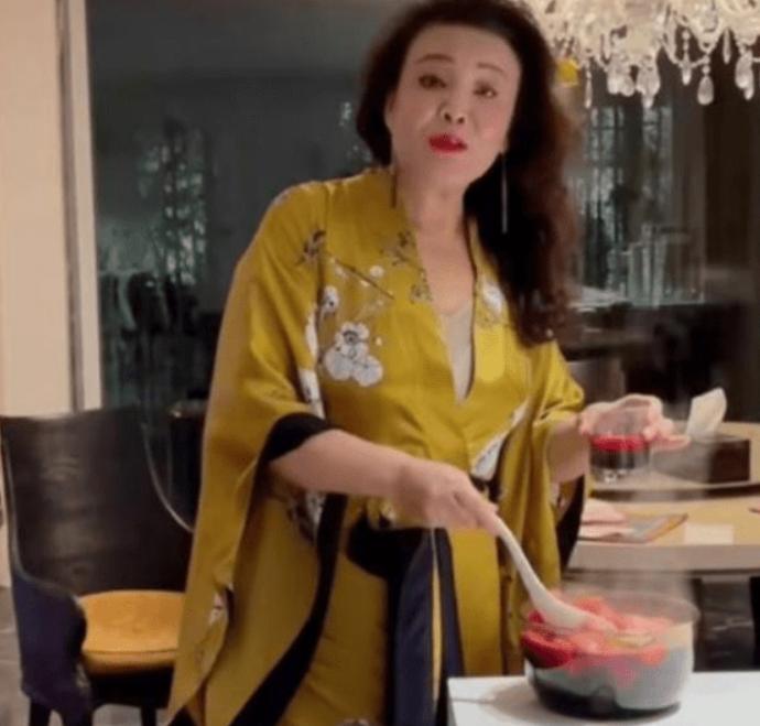 俏江南张兰现在的身价,张兰俏江南多少亿