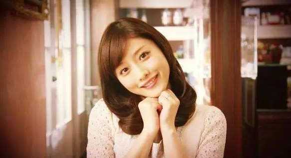 素人改造：身高1米5的“包子脸”微胖女孩，如何美出“高级感”？