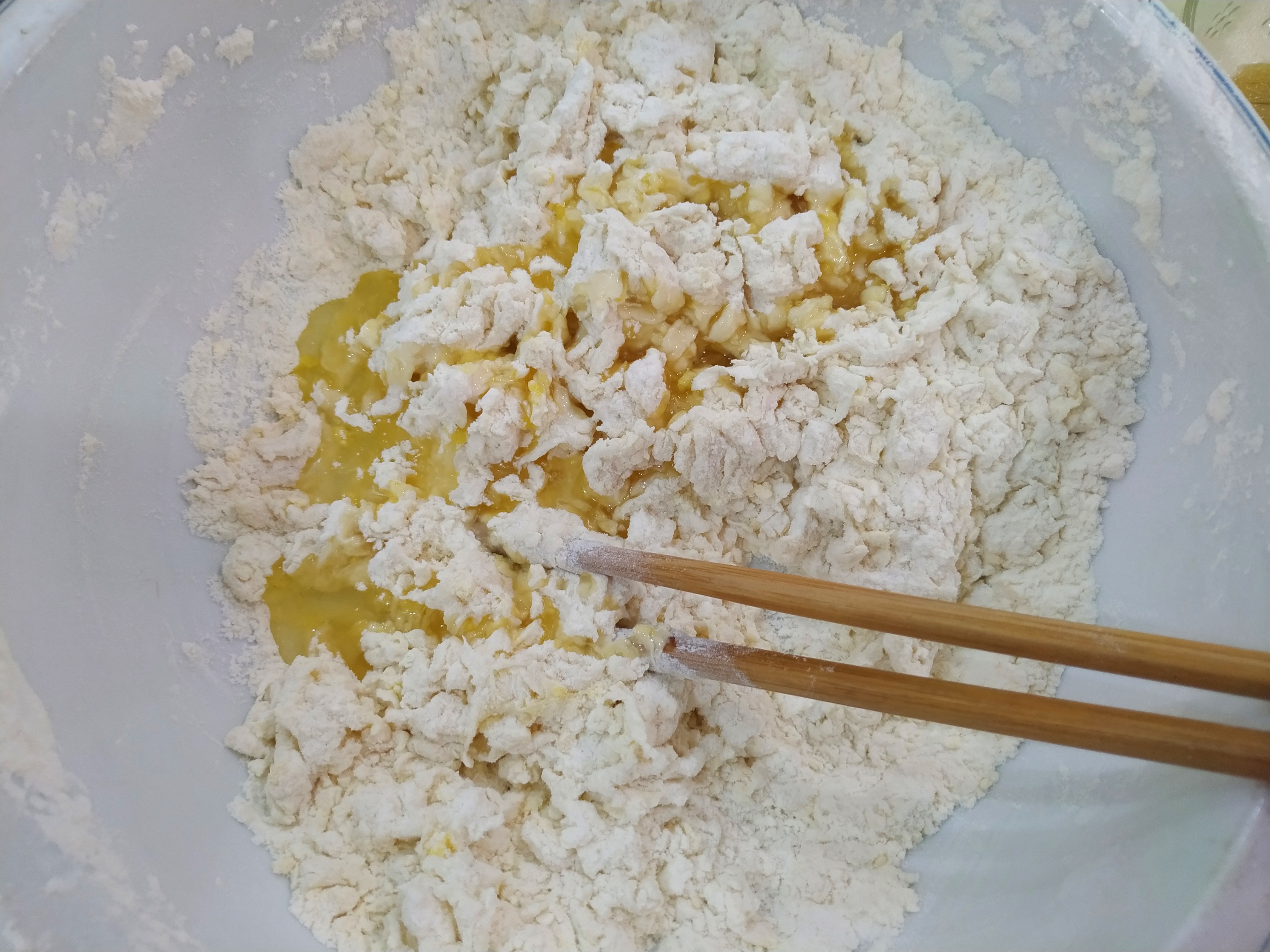 炸油条用脆皮油条粉还用放酵母吗,炸油条酵母碱油条店老板教你做法