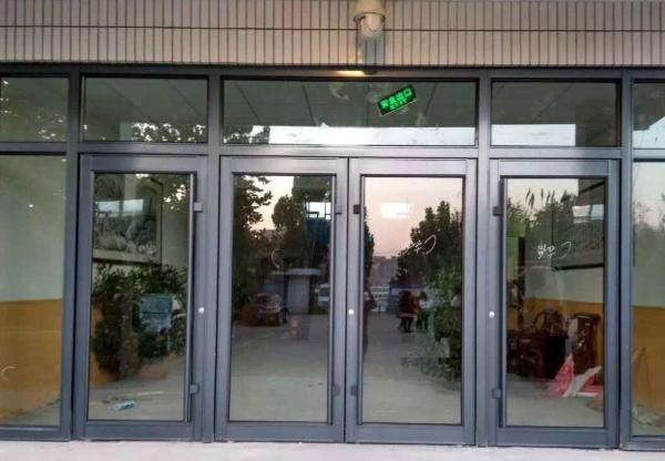 推拉铝框玻璃门错位如何调整,推拉玻璃门错位怎么办