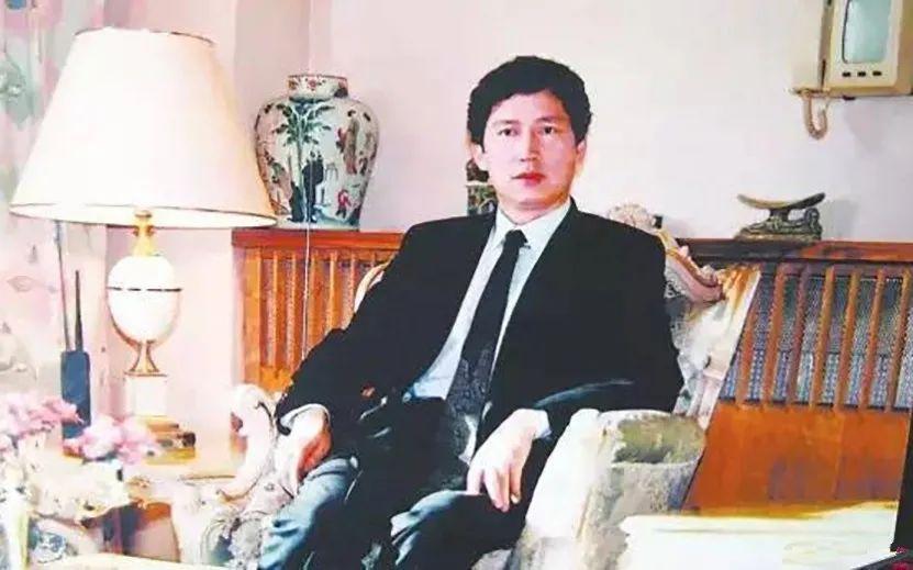 他是北京首富，也是头号软饭王，坐拥80亿身家，晚年遭亲人反目