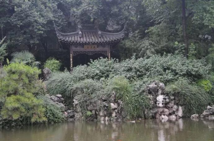 怪异的奇石,怪异奇石风景图片