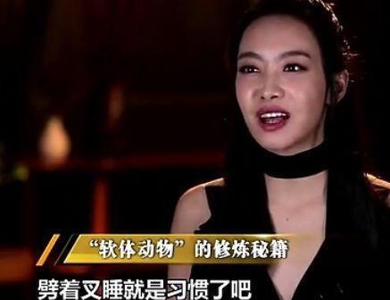 宋茜你看不到的十件小事,宋茜在台上走下去的样子