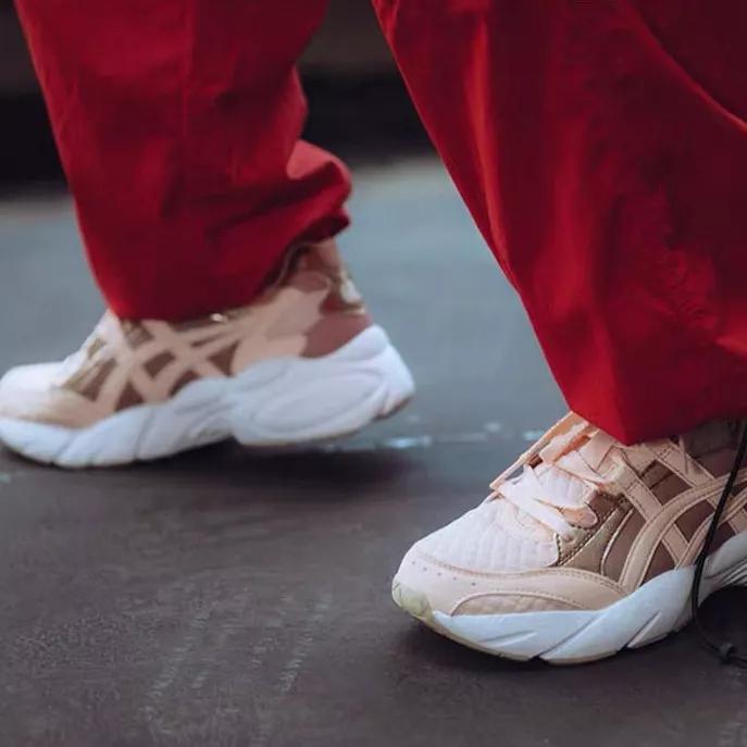 女的穿什么运动鞋好看,日常穿运动鞋推荐女