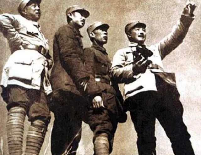 解放战争轰轰烈烈，为何贺龙却“销声匿迹”，授衔时仍成十大元帅