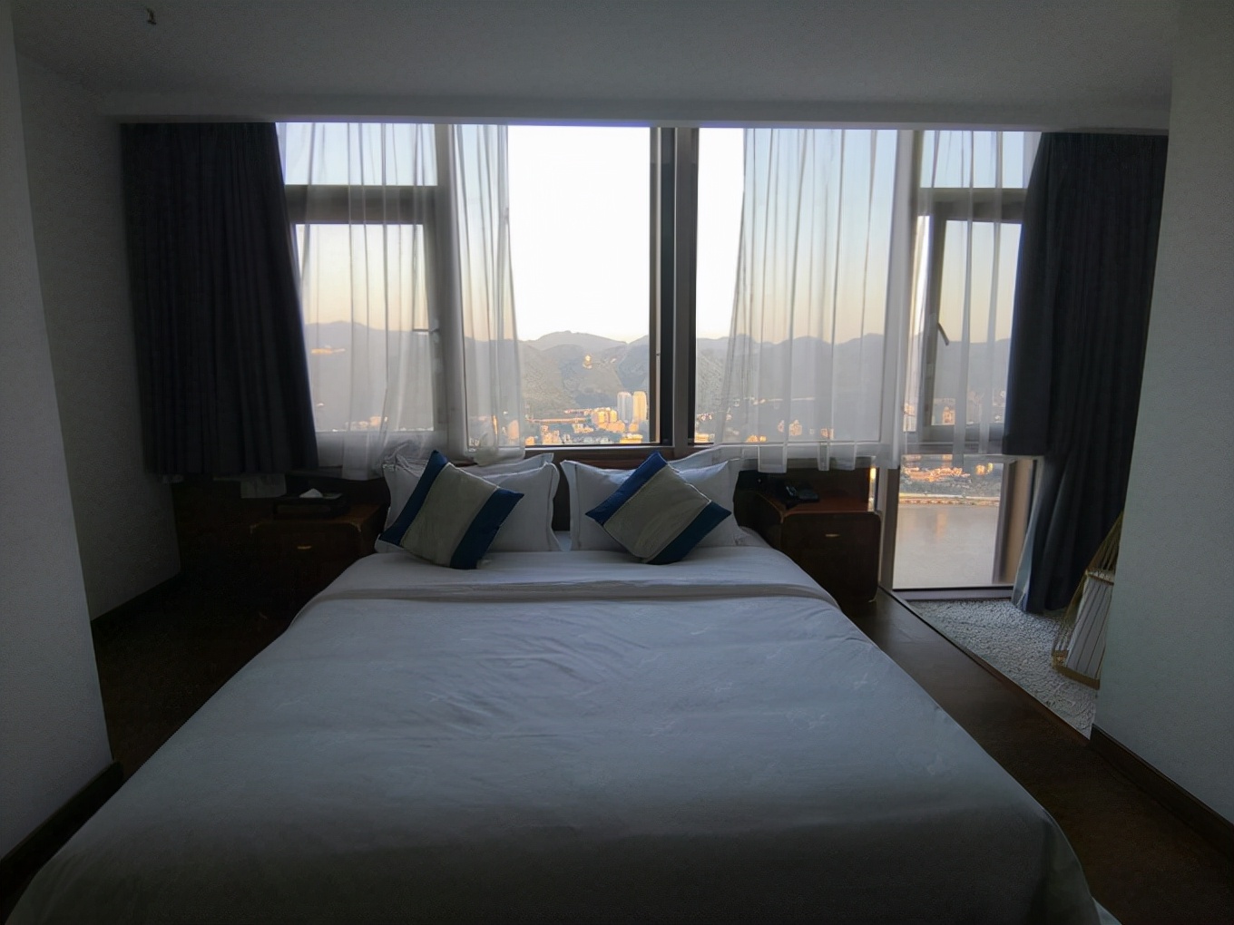 千寻雾海高空江景酒店,千合日善高空江景酒店电话