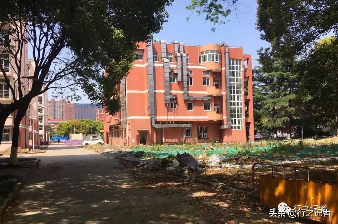 上海大学新闻传播学研究生宿舍环境怎么样？有没有空调、热水器？