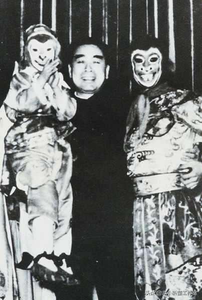 六小龄童纪念日,六小龄童和父亲合影
