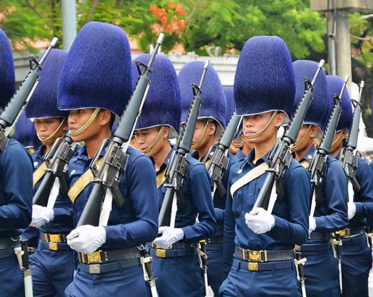泰国王室的“彩虹卫队”,距今160多年历史,是一道靓丽风景线