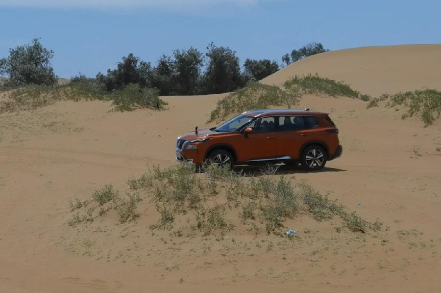 38号车评中心三缸奇骏跑沙漠,老款奇骏越野能力怎么样了