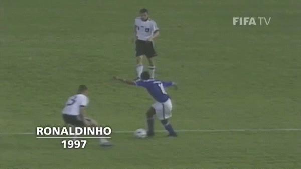 2002年世界杯冠军小罗,2002世界杯巴西小罗捧杯时刻