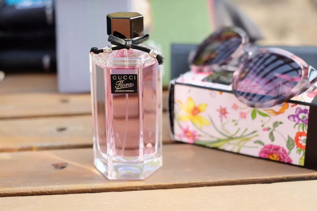 适合20岁女生的巴宝莉香水有哪些 (香奈儿邂逅香水哪个适合20岁女生)