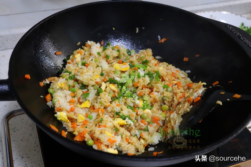 蛋炒饭记住3大黄金法则，米饭在锅中跳舞，粒粒分明，润而不腻