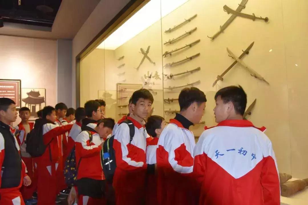 缅怀先烈不忘国耻：安徽淮北天一1300名学生赴台儿庄红色研学游