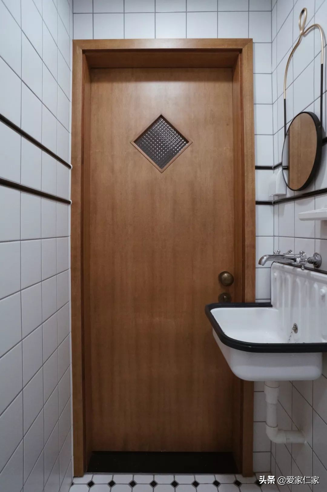 她买下32㎡上海老旧学区房，为女儿打造小桃园，还有超舒适大庭院