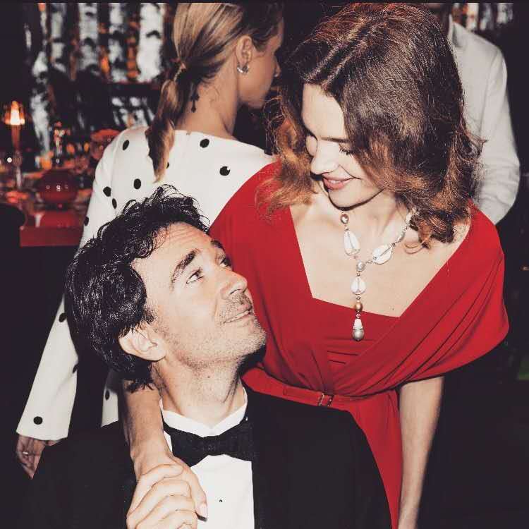 LV太子大婚!水果娜穿小白裙痛快大笑毫无女神样,没排场也无妨