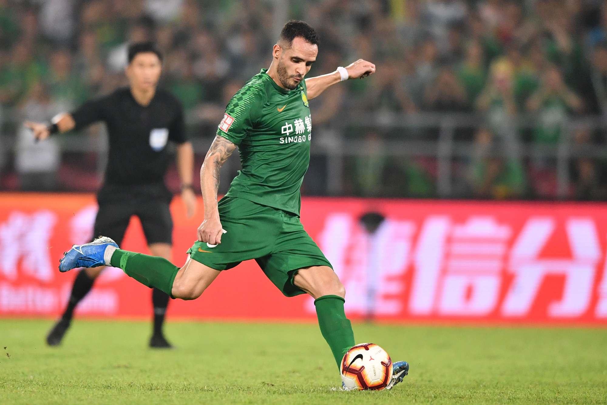 中超金哨5次关键判罚惹争议,中超裁判判罚引热议