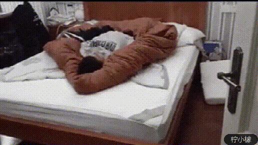 发了一个朋友圈只想一个人看到,发了一条仅喜欢的人可见的朋友圈