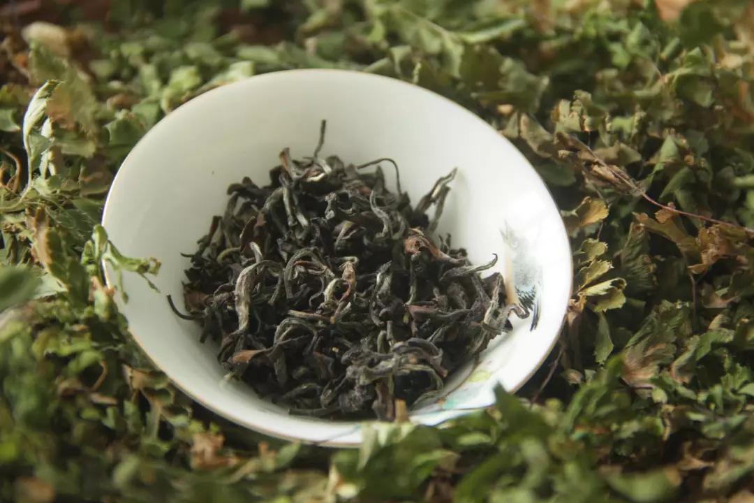 怎么区分青茶黄茶,茶分类黑白绿红
