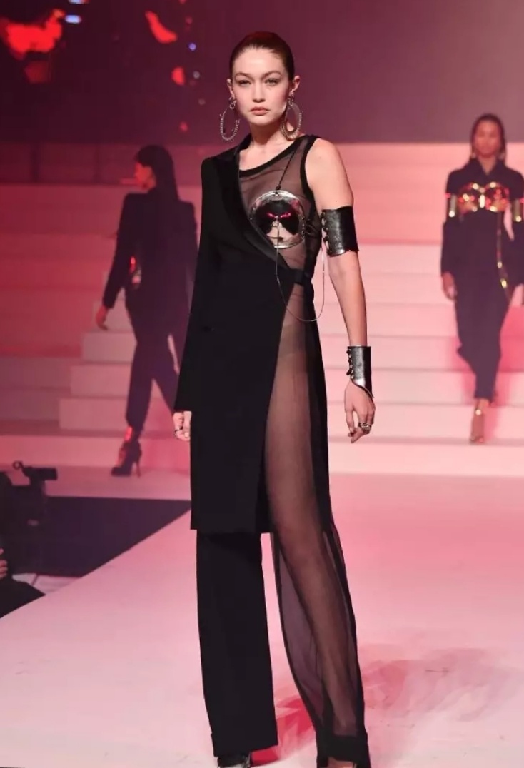 吉吉哈迪德惊艳的照片,吉吉哈迪德露脐装图片