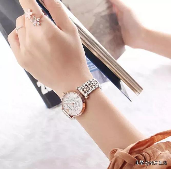 送什么礼物给女朋友最开心,讨老婆开心的礼物