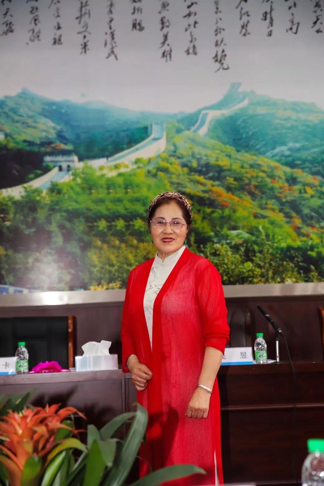 贺海浪花文学艺术中心群成立五周年作品展／李云霞.编辑：王本海