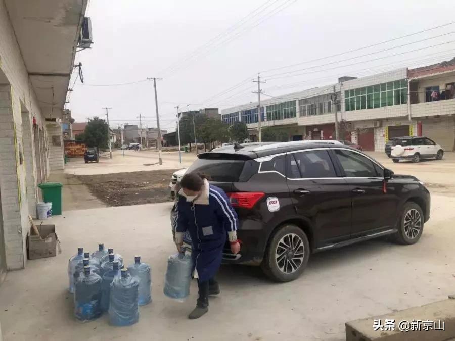 致敬这次抗击疫情所有的前线人员,致敬每一位在前线抗疫的人员