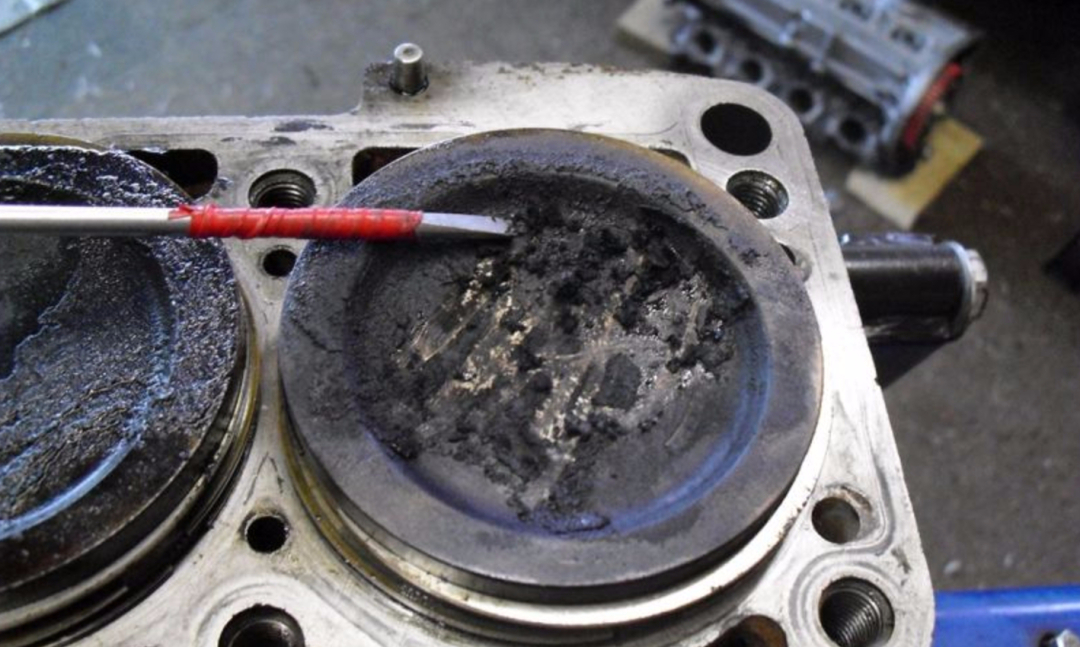 清理发动机积碳能缓解烧机油吗,发动机清理积碳最有效的方法