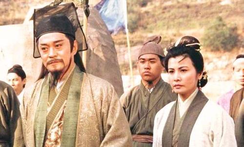 岳不群为什么非要夺辟邪剑谱,岳不群辟邪剑打林平之