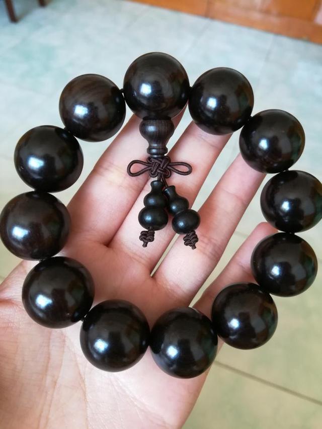 柏木手串盘玩用不用手套,沉香手串要盘玩多久可以包浆