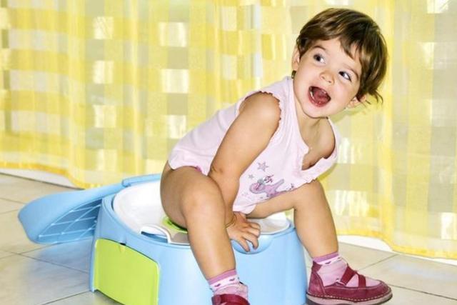 2岁宝宝抗拒蹲着拉粑粑什么原因,两岁宝宝不蹲着拉粑粑怎么办