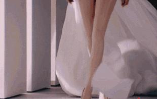 肖战采访练腿,肖战采访谈杨紫身材好