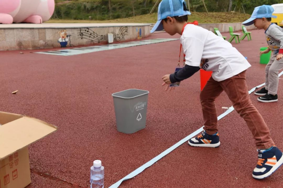 垃圾分类进社区保护环境我先行,垃圾分类我先行文明实践树新风