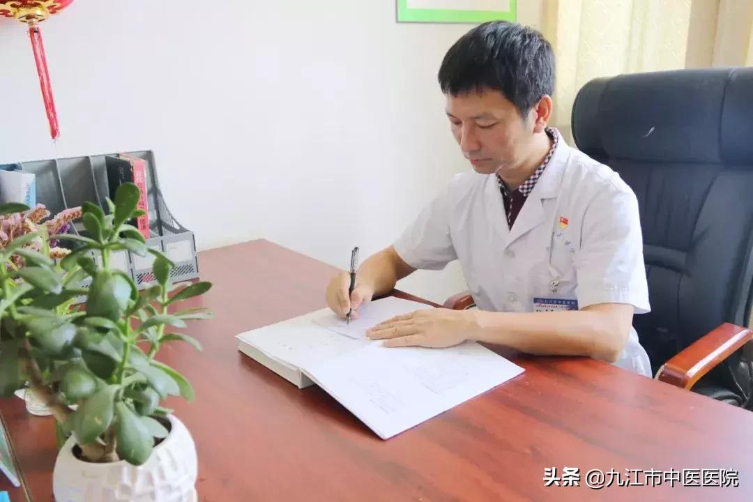 不要人夸颜色好只留清气满乾坤——走近肛肠科张鹏