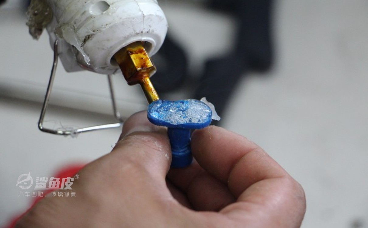 汽车有小凹陷点怎么处理,新车碰了小凹陷要修吗