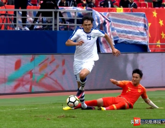 韦世豪铲对手视频,韦世豪飞铲完整版