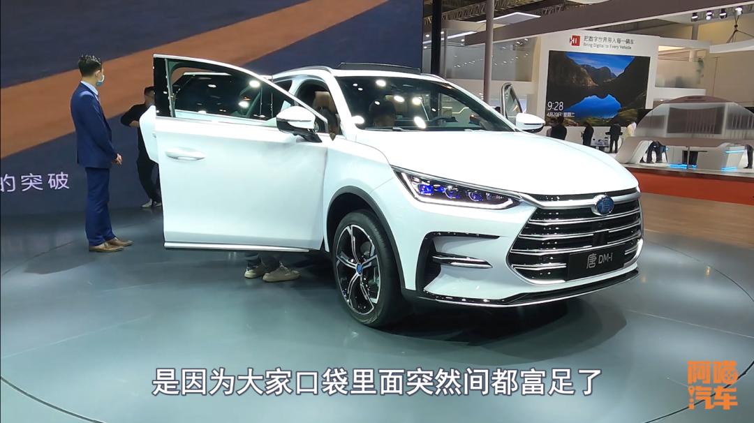 汽车大灯为什么会起雾进水,汽车大灯起雾真的正常吗