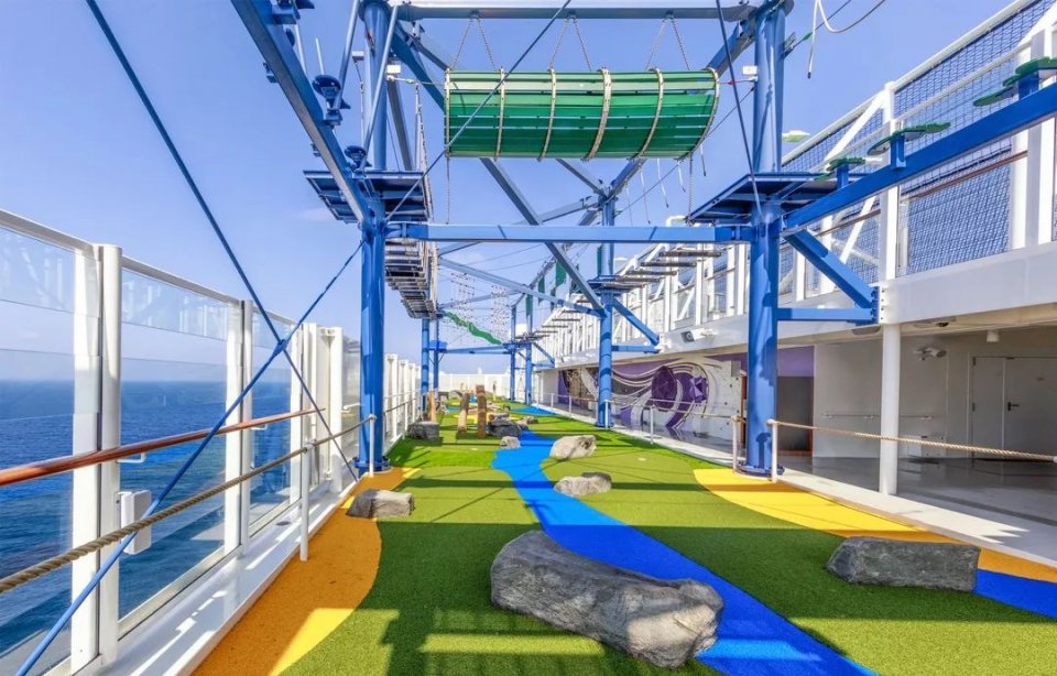 世界梦号内部游览过程 (探索梦号邮轮参观攻略)