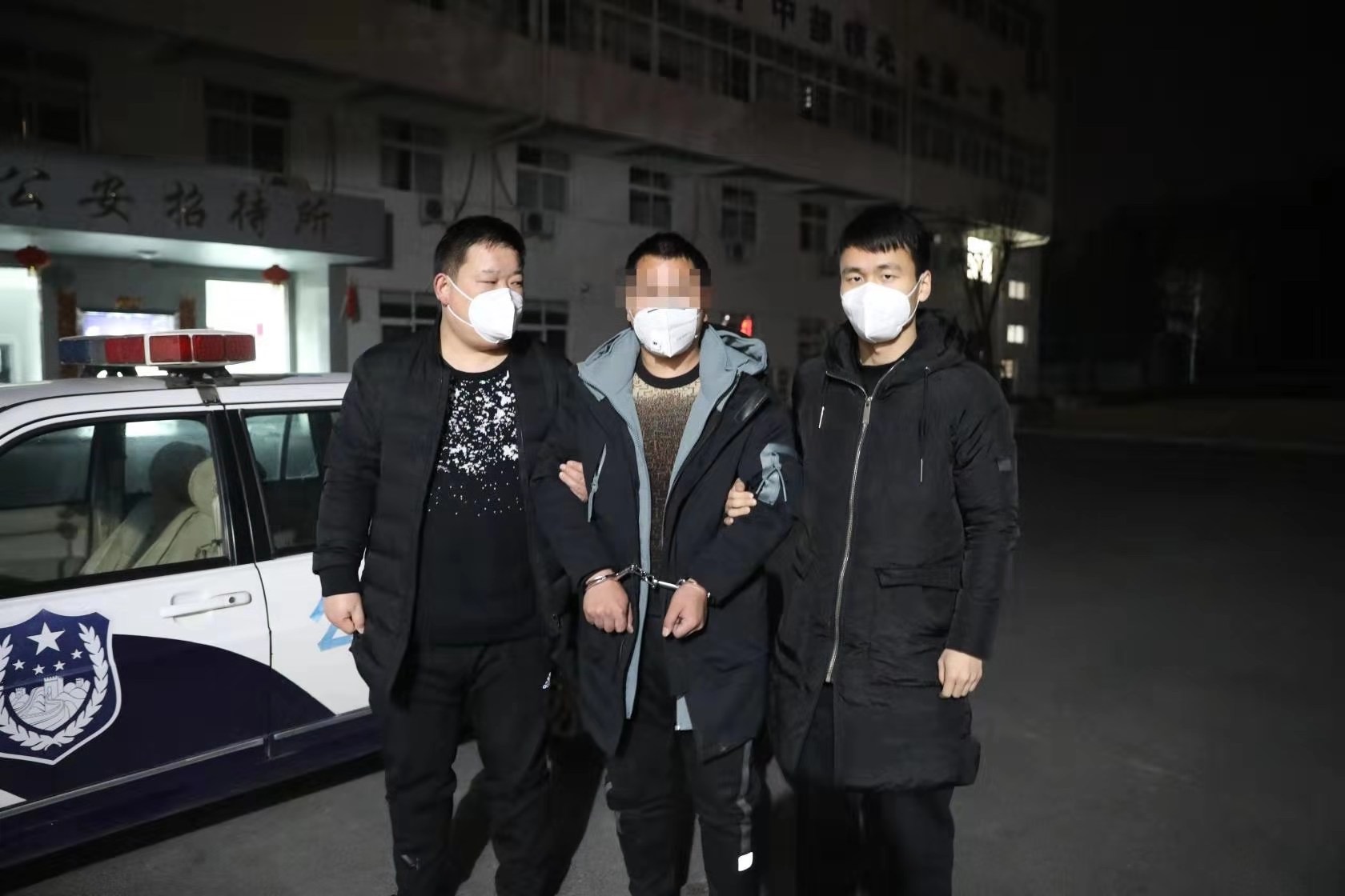 疫情期间卖假口罩被抓,疫情期间生产假冒伪劣口罩