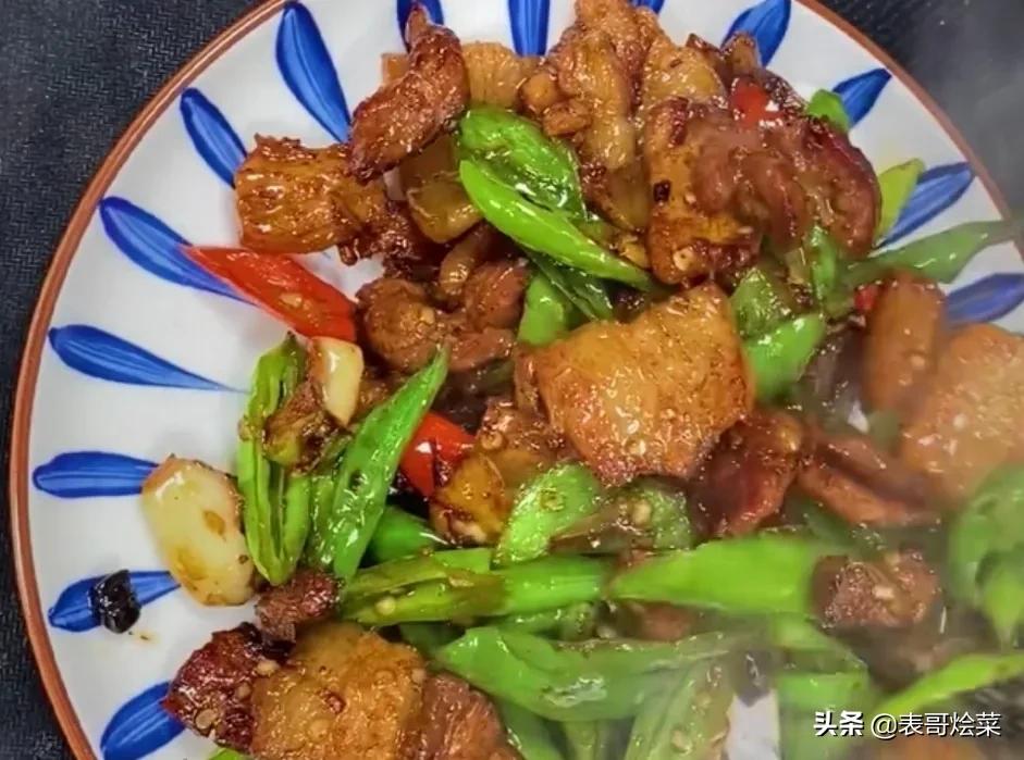 每次炒肉油飞溅出来,炒肉怎么不粘锅的小妙招