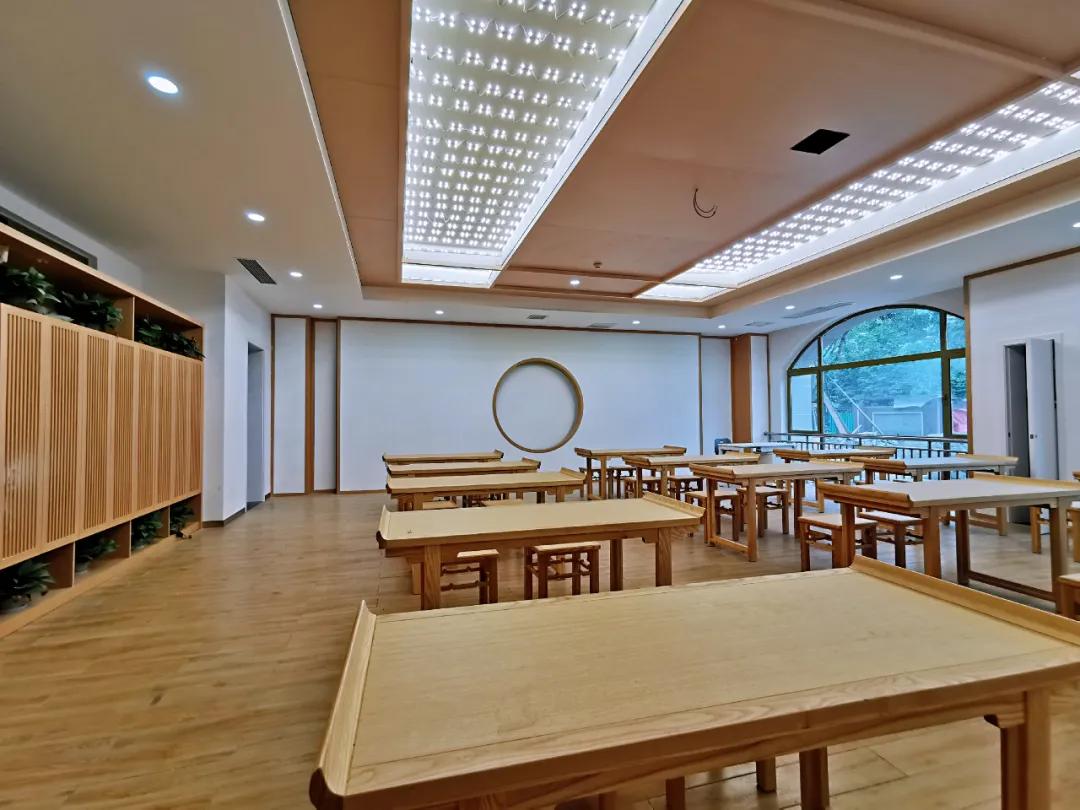 看了这所名校的《24小时》家长瞬间哭了：“真选对了学校”