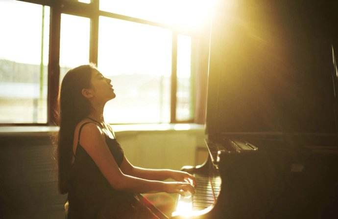 如何克服弹钢琴的枯燥,如何克服弹琴表演的紧张