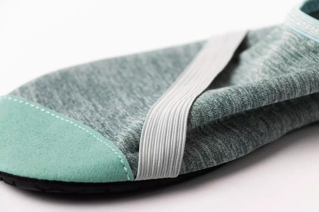 爆红美国的裸奔利器，水陆两栖比光脚舒服，难怪蔡少芬全家都在穿