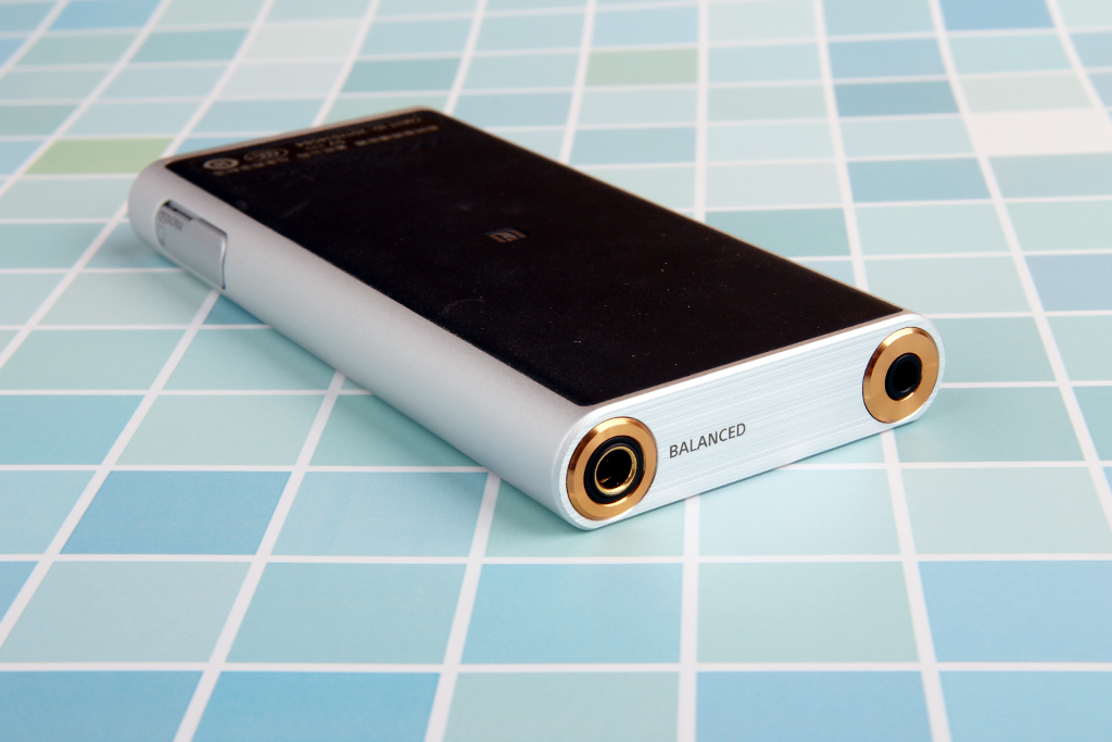 索尼zx300a与xz2,索尼wi-1000x二代测评