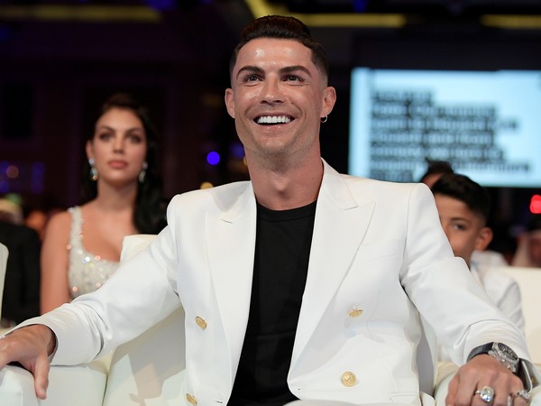 c罗戴500万钻戒,c罗帅气戴劳力士照片