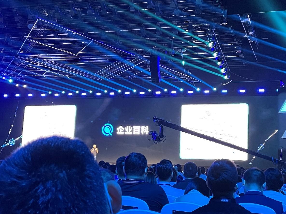 化繁为简，兼顾效率与人性化，飞书4.0以工具升级带动组织跃迁