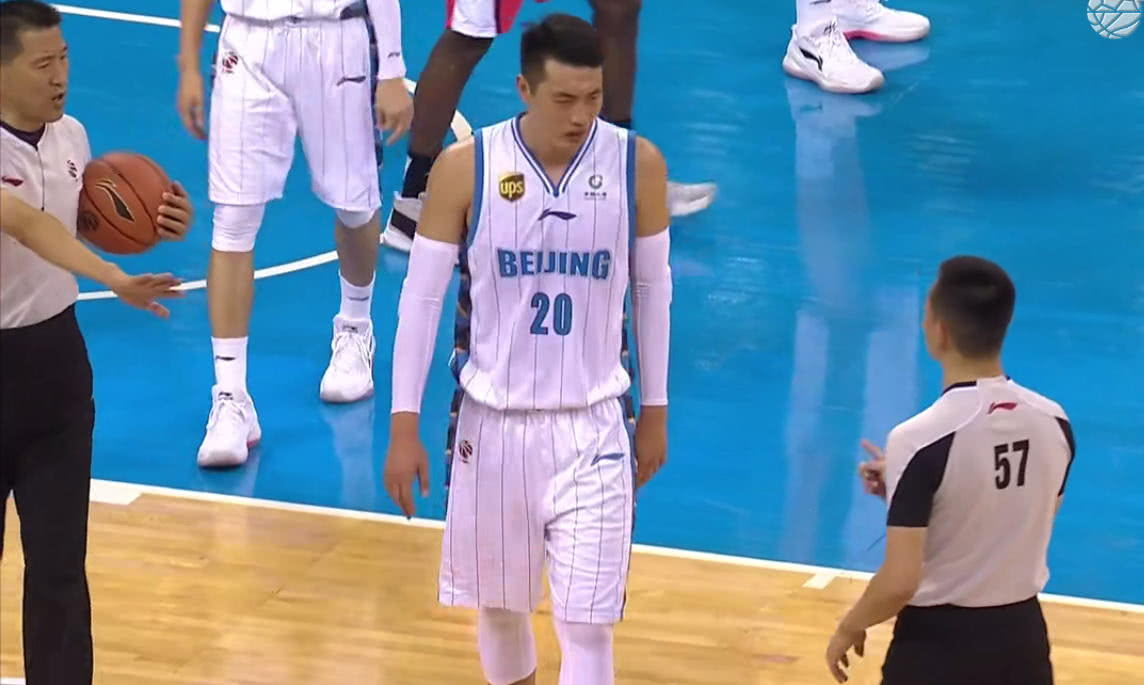 翟晓川吃火锅,翟晓川暴力犯规